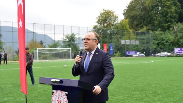 Gençlik ve Spor Bakanlığı 2022 Yatırım Programı İle Yeniden Düzenlenen Üzülmez Gönül Alışır Futbol Sahasının Açılışı Gerçekleşti